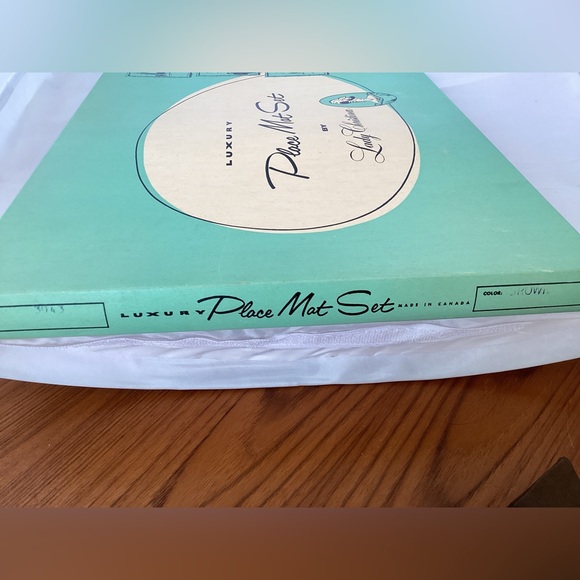 New Old Stock Lady Christina 4 Placemats and Napkins brown and white - Picture 6 of 7